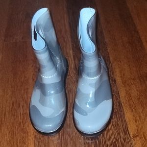 Girl's Ugg boots size 12 NWOT